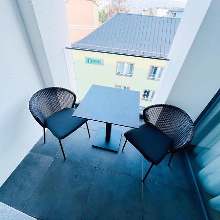 Twoparrots App. With Garage, Balkony, Citycenter Zsolna Kültér fotó