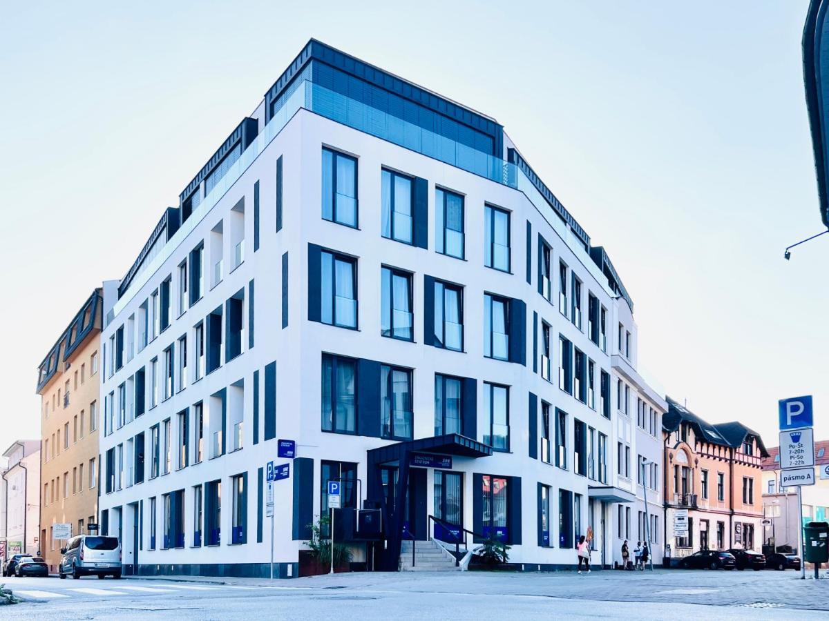 Twoparrots App. With Garage, Balkony, Citycenter Zsolna Kültér fotó